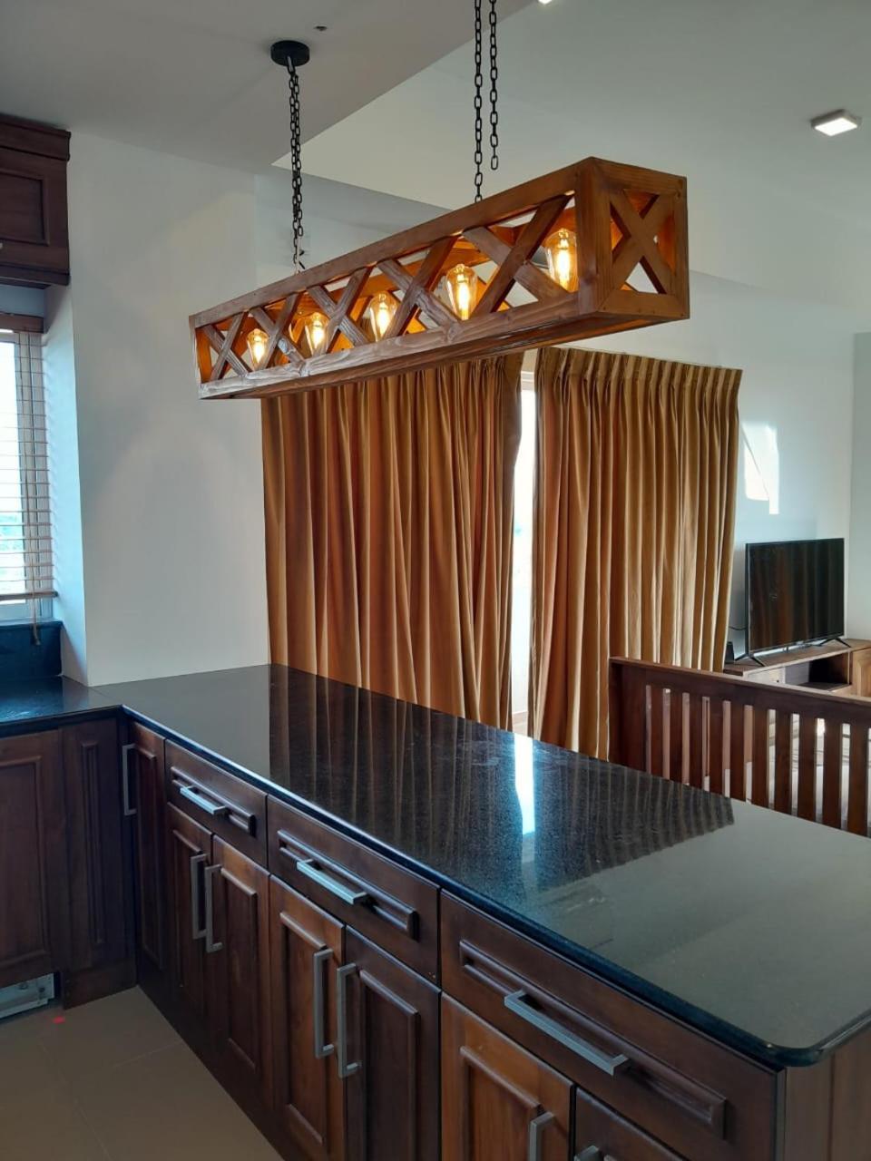 Sea View - Luxury By Tyronne अपार्टमेंट *