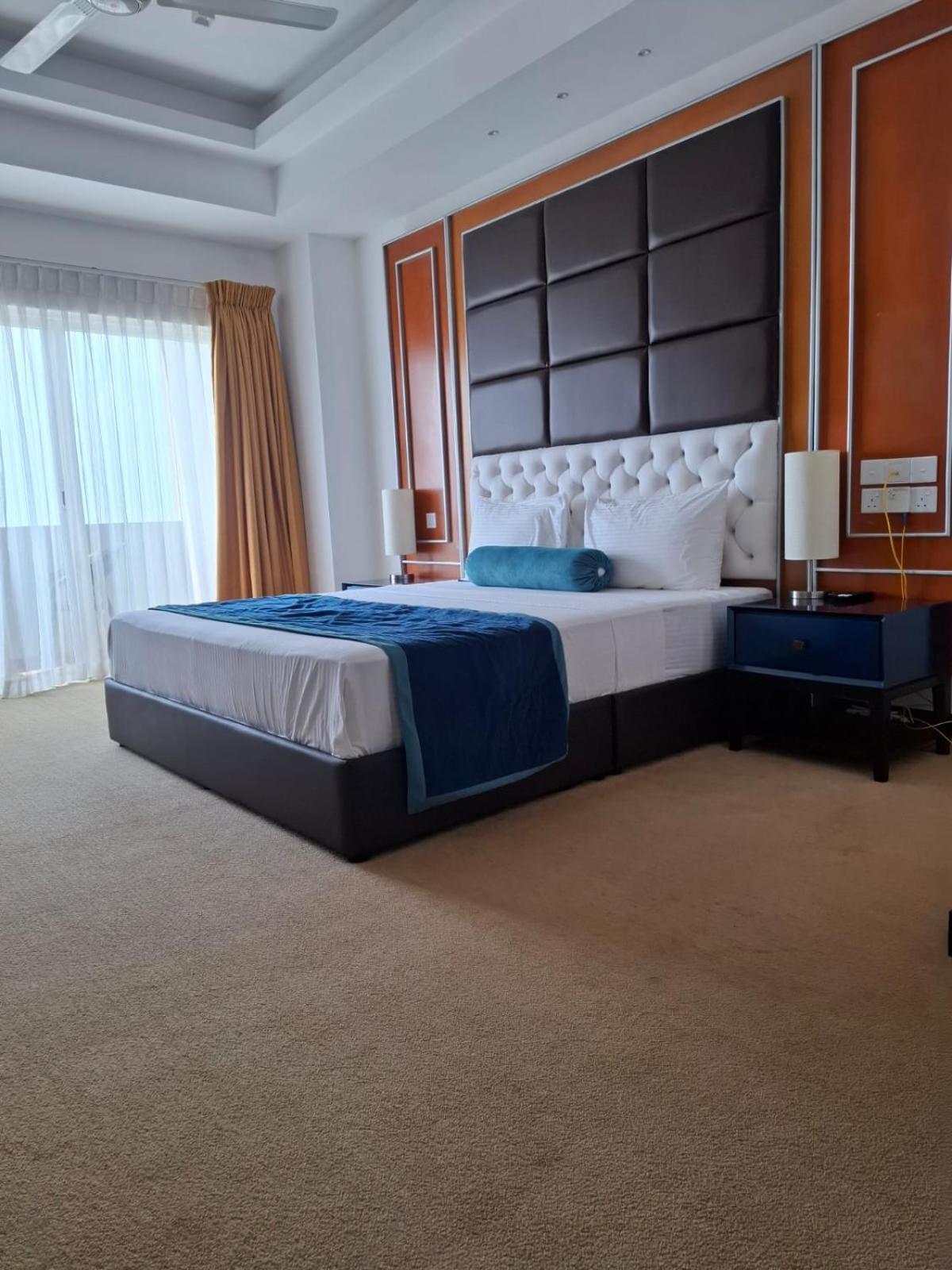 Sea View - Luxury By Tyronne *